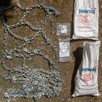 chaines_neige_pewag Ce qui se fait de mieux sur le marché en termes de chaines neige (et boue), pro et robuste, modèle idéal pour un 4x4 lourd ! Modèle : Pewag A 81 SV Austro-SV...